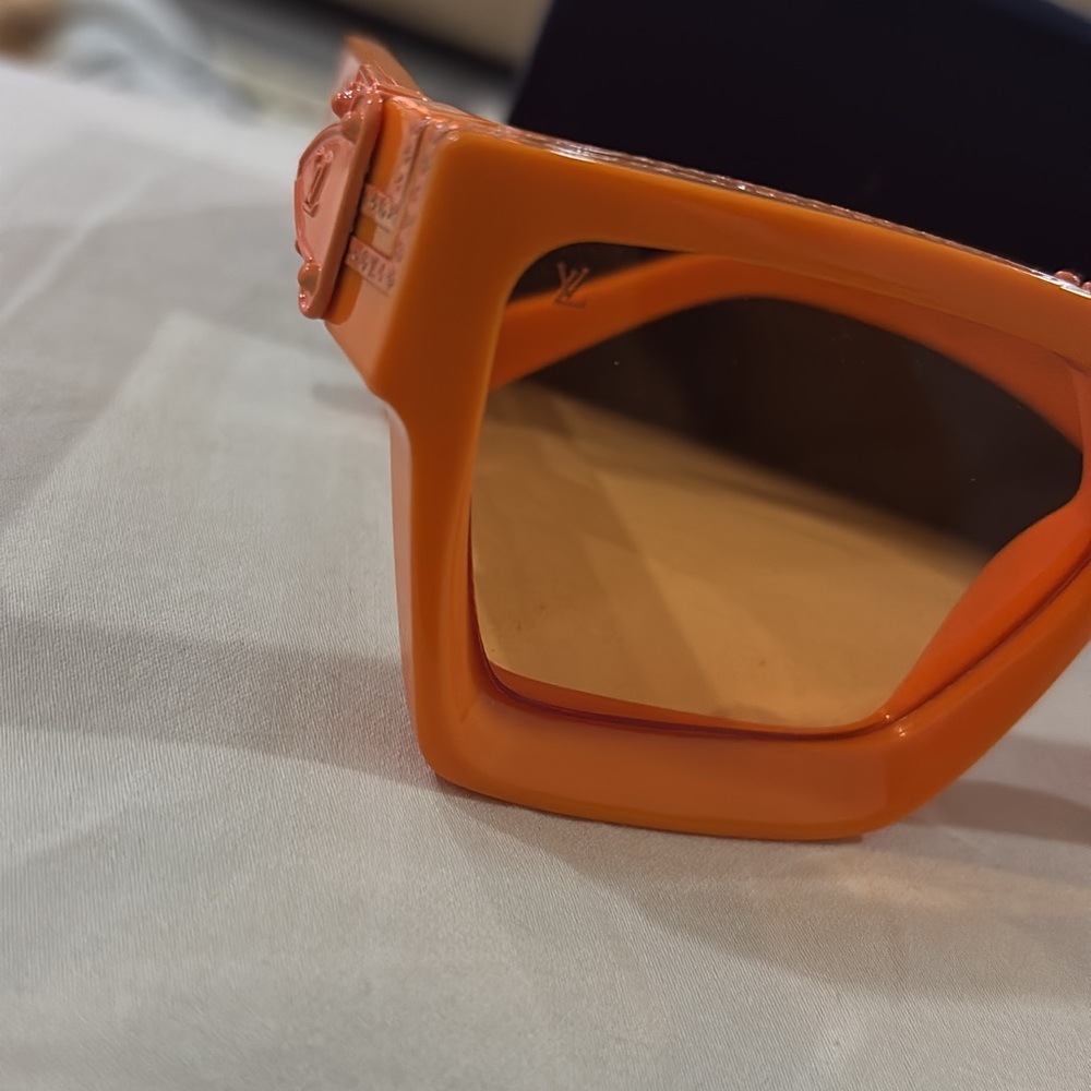 Louis Vuitton Bold Orange Sunglasses - Picture 5 of 5